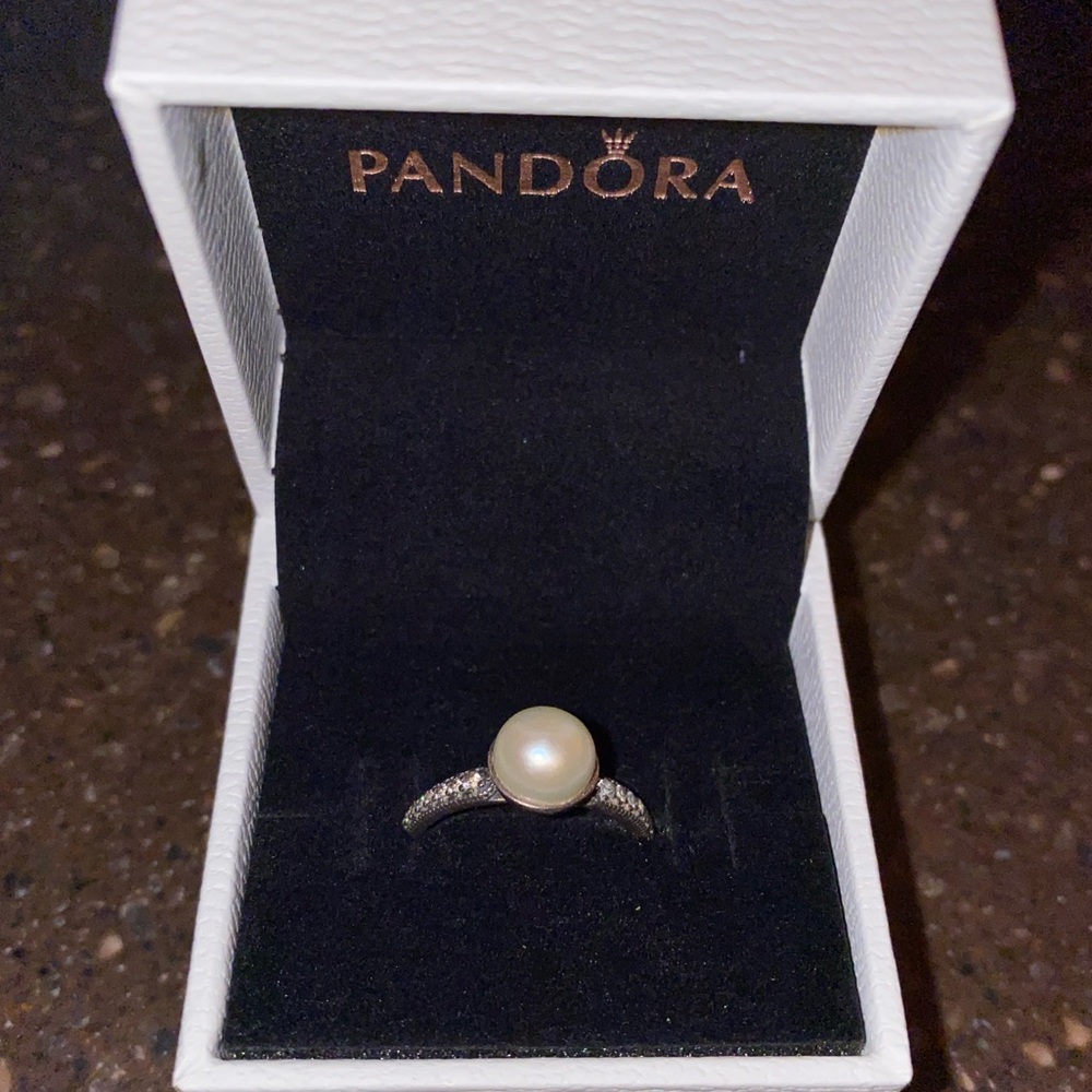 Pandora Elegant Beauty Pearl ring